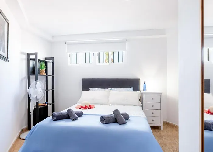 2a Cozy Flores With Pool