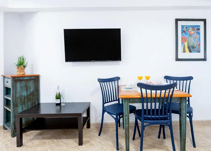 2a Cozy Flores With Pool