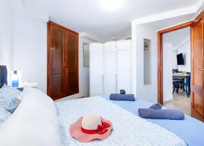 2a Cozy Flores With Pool Адехе