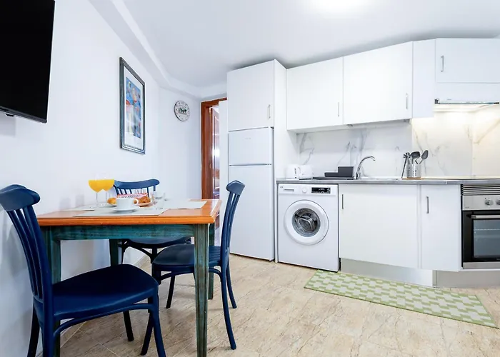 2a Cozy Flores With Pool * Адехе